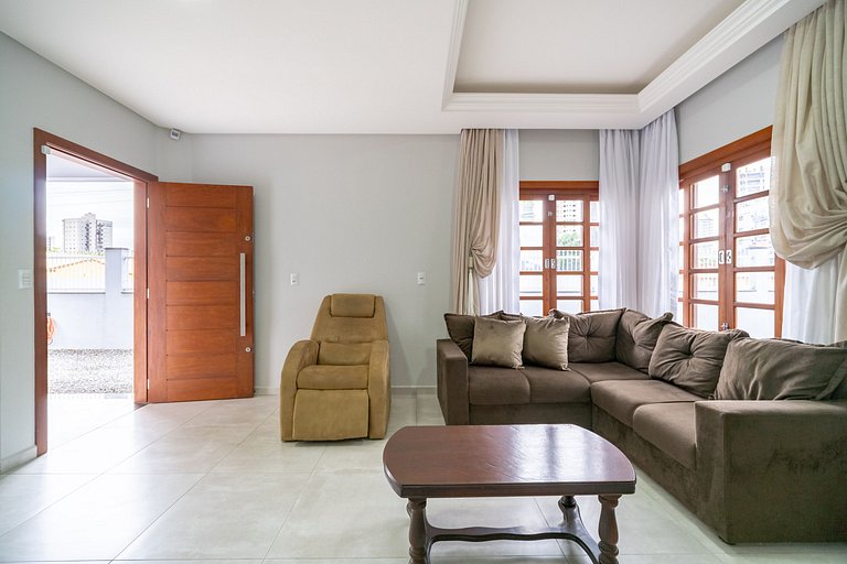 Achei Itapema • Casa, 4 suítes + Área Gourmet