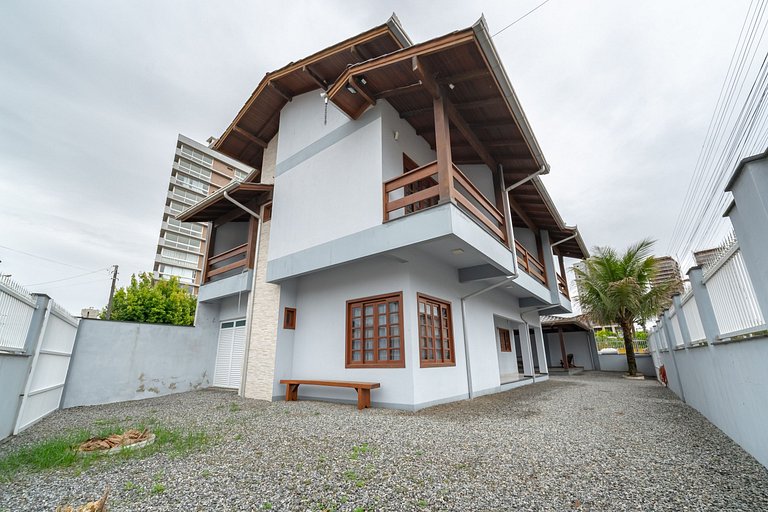 Achei Itapema • Casa, 4 suítes + Área Gourmet